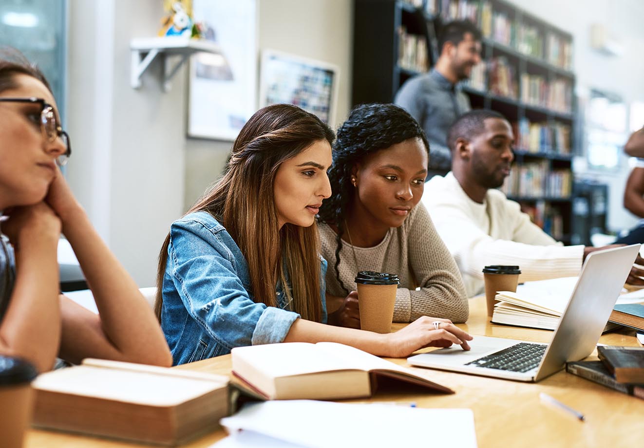 university-students-studying-computer