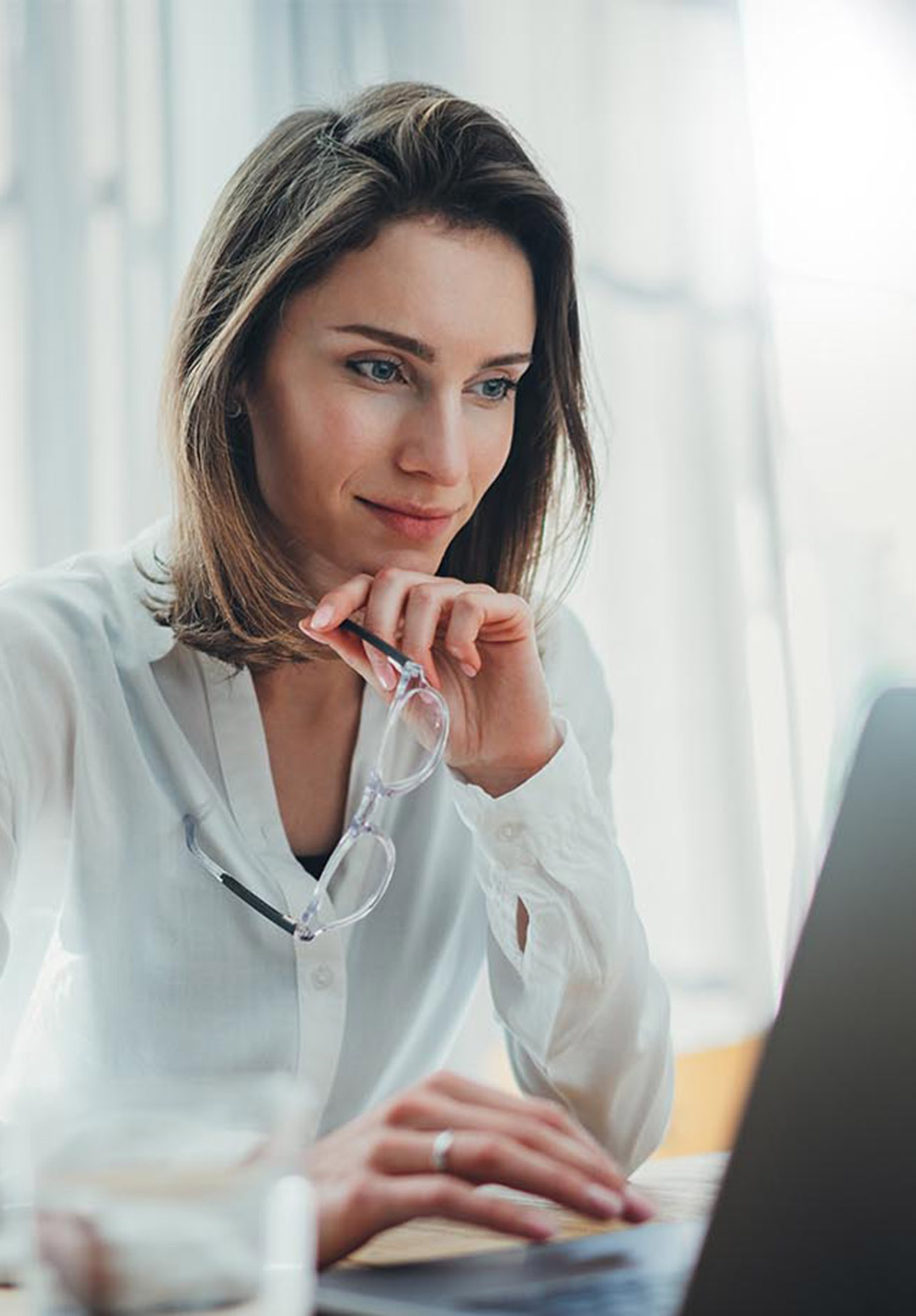woman in office using laptop
