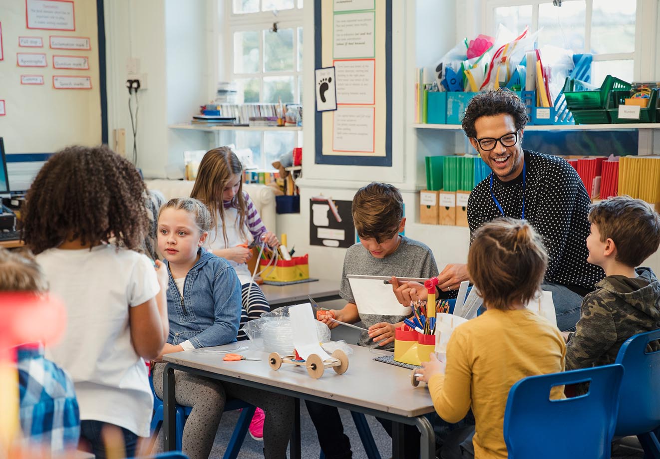 at school the teacher uses his understanding of sel to give his students a better classroom experience