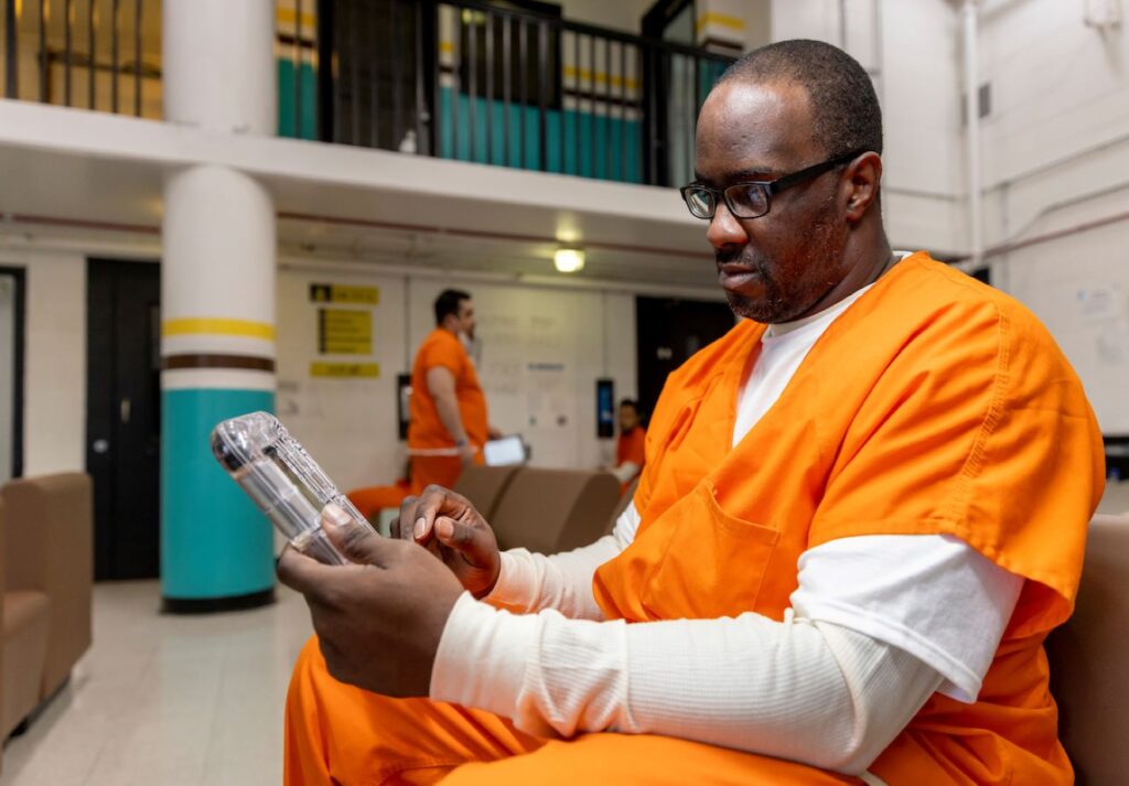 Incarcerated individual learning on device