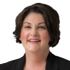 Elizabeth Pearsall headshot